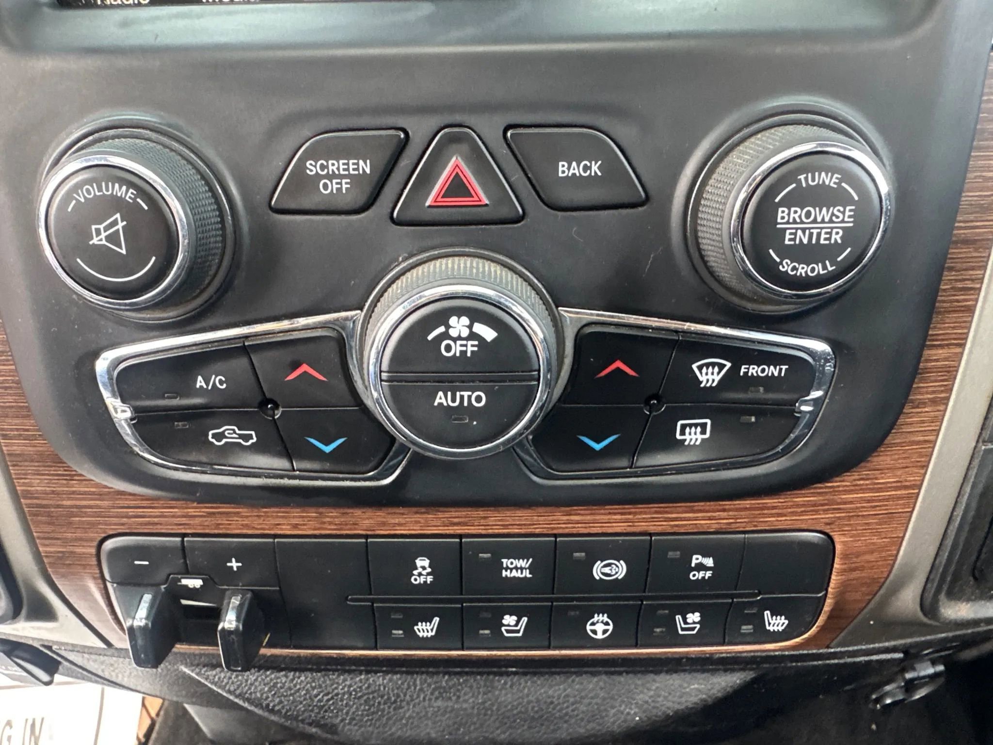 Used 2014 RAM 3500 Laramie w/ Black Appearance Group image 34