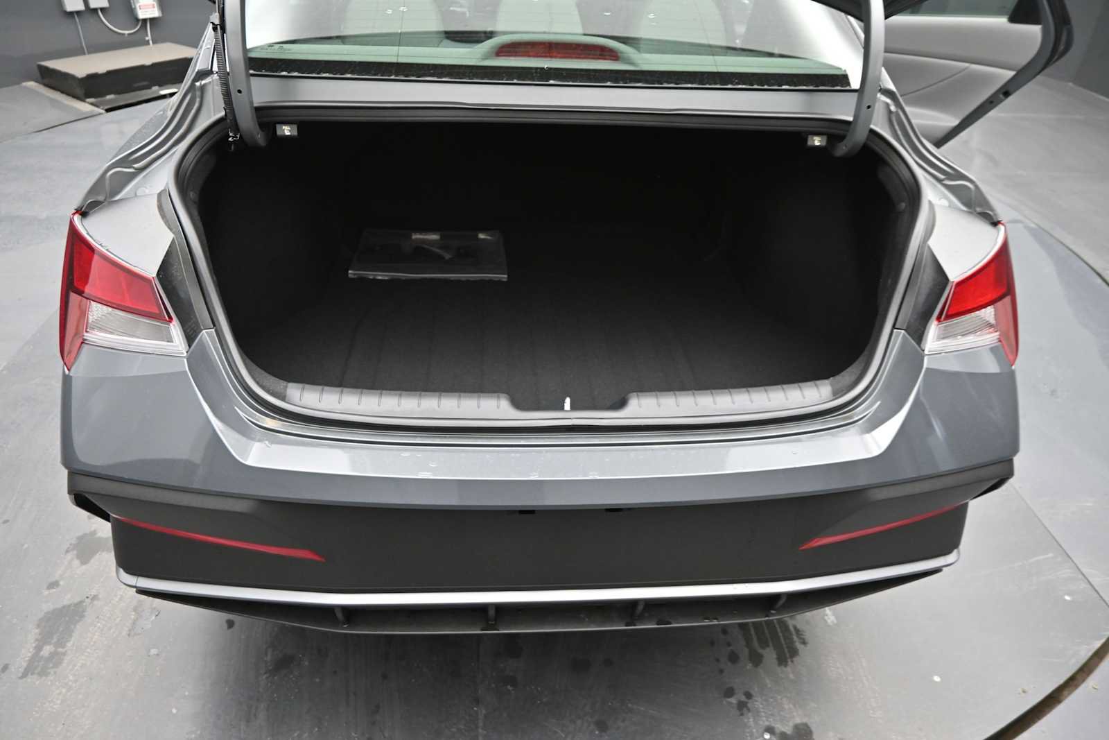 New 2026 Hyundai Elantra SE FWD image 15