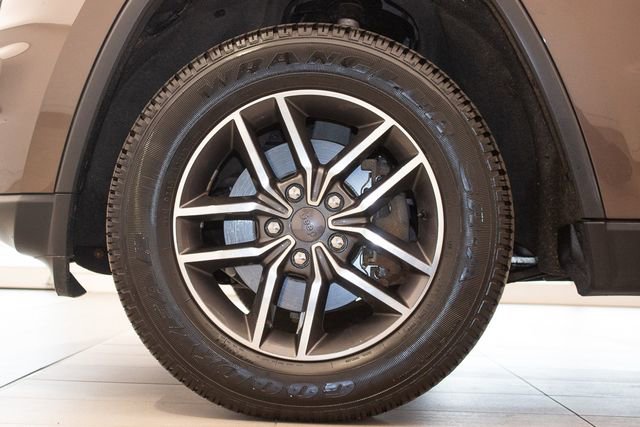 Used 2019 Jeep Grand Cherokee Limited image 9