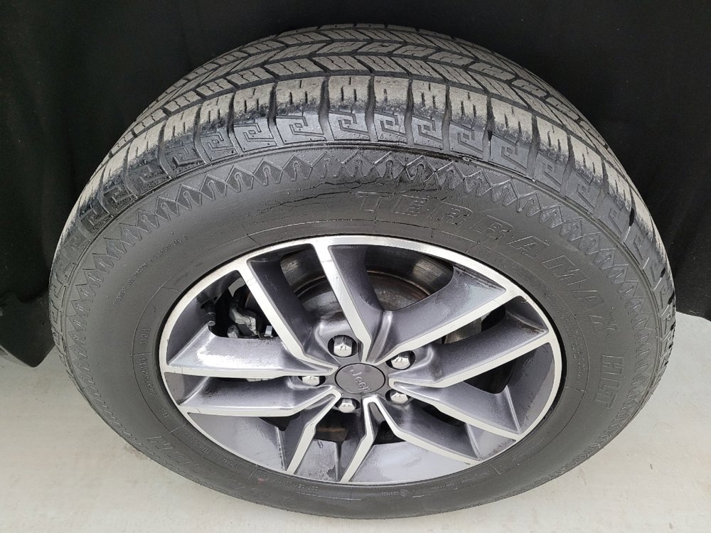 Used 2022 Jeep Grand Cherokee Limited image 31