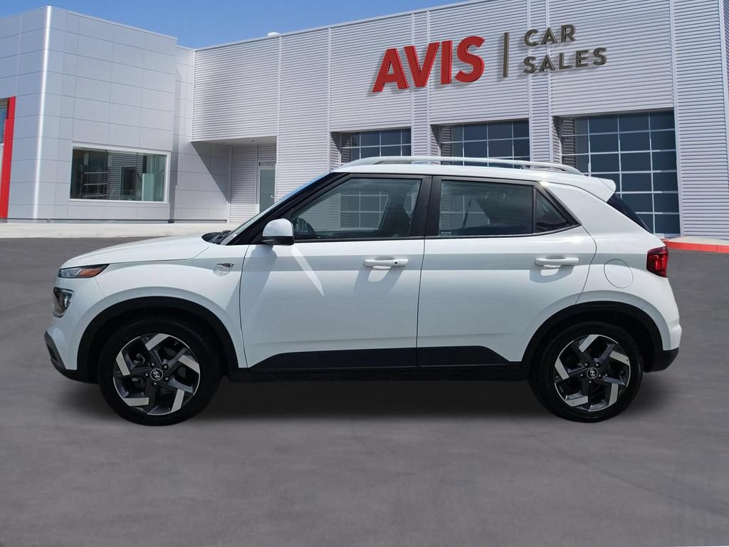 Used 2025 Hyundai Venue SEL FWD image 2