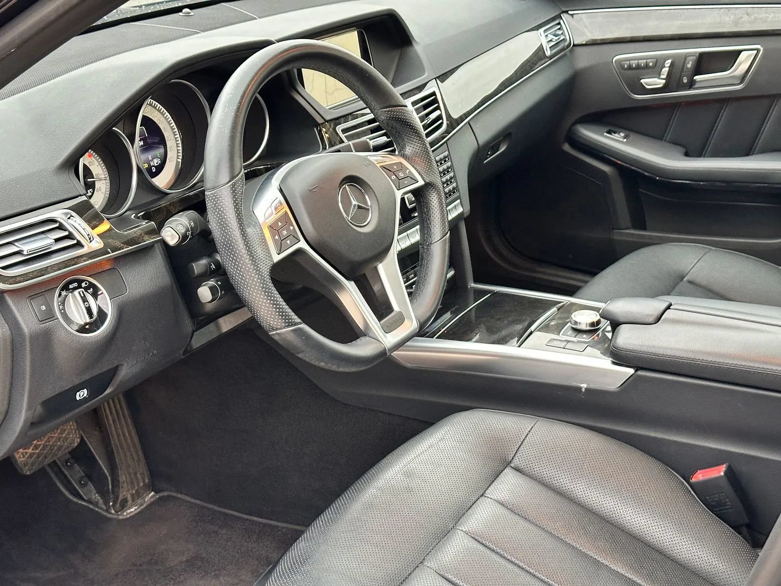 Used 2014 Mercedes-Benz E 550 4MATIC Sedan image 10