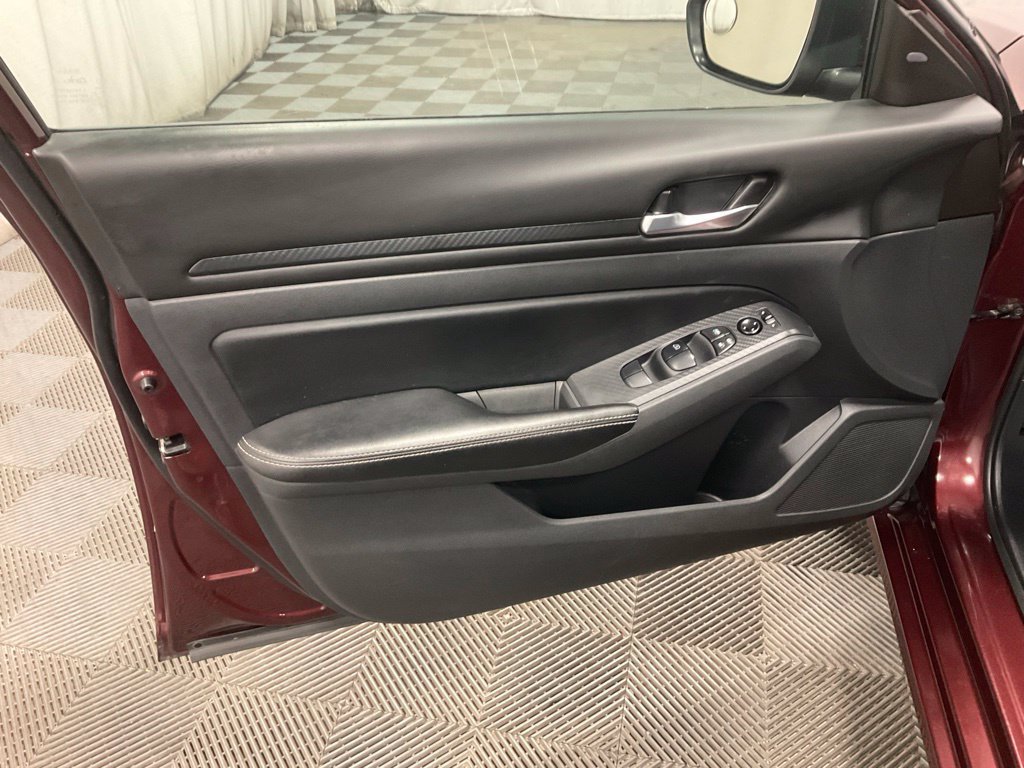 Used 2024 Nissan Altima 2.5 SV FWD image 15
