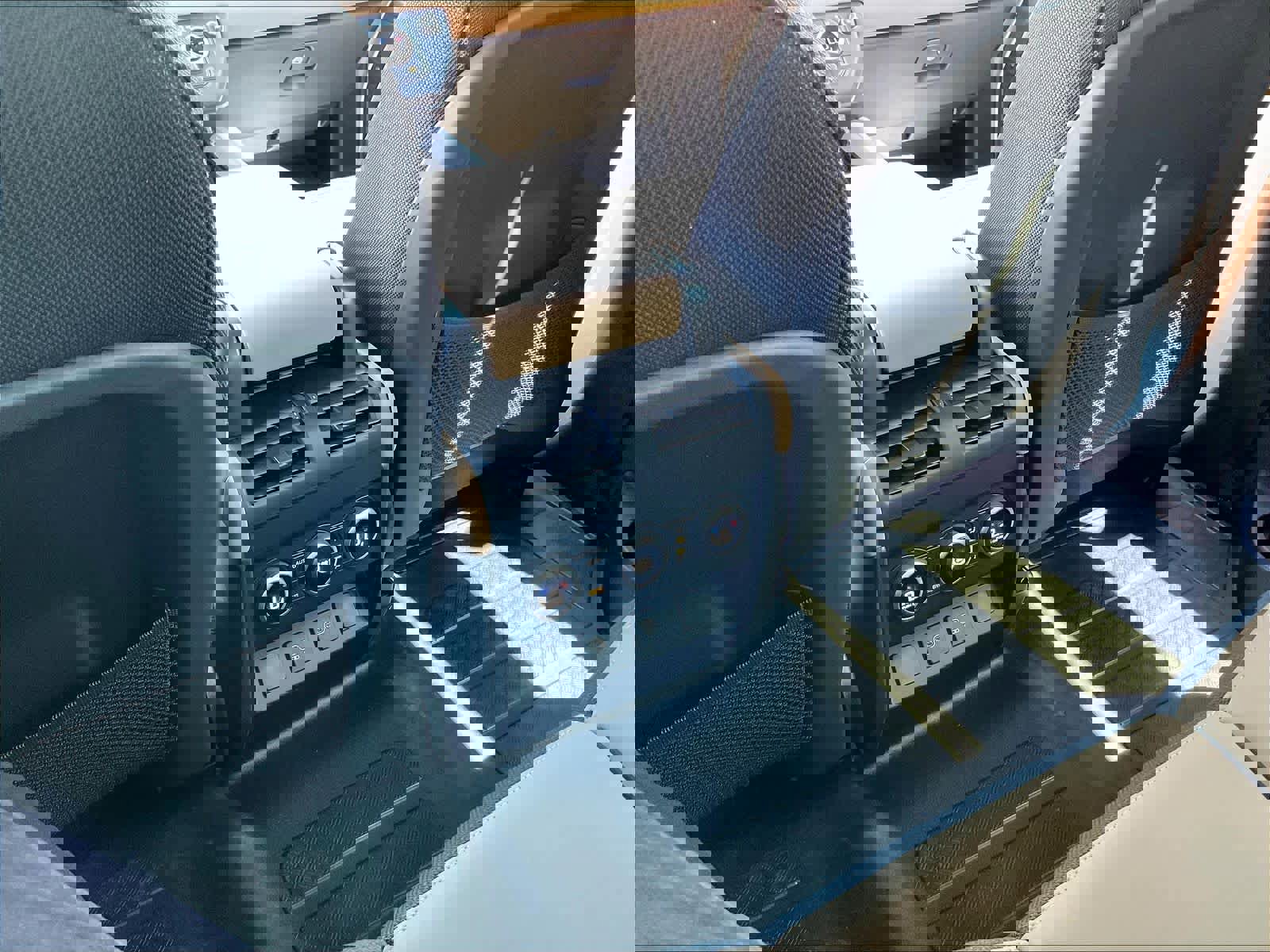 New 2025 Land Rover Defender 90 V8 image 16