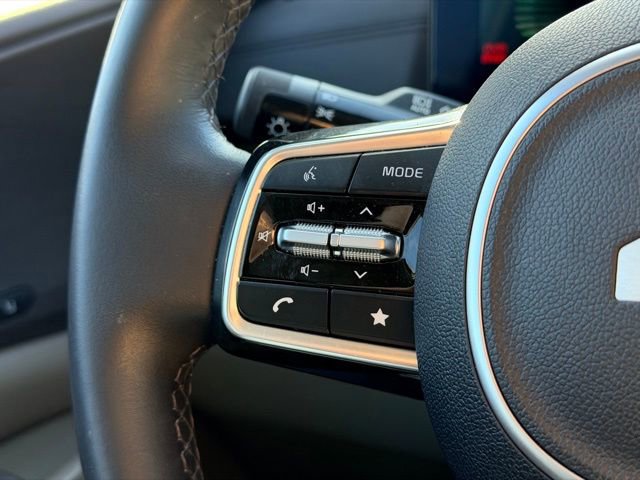 Used 2025 Kia Carnival EX image 12