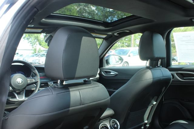 Used 2024 Alfa Romeo Giulia Ti w/ Active Assist Plus Package AWD/4WD image 33