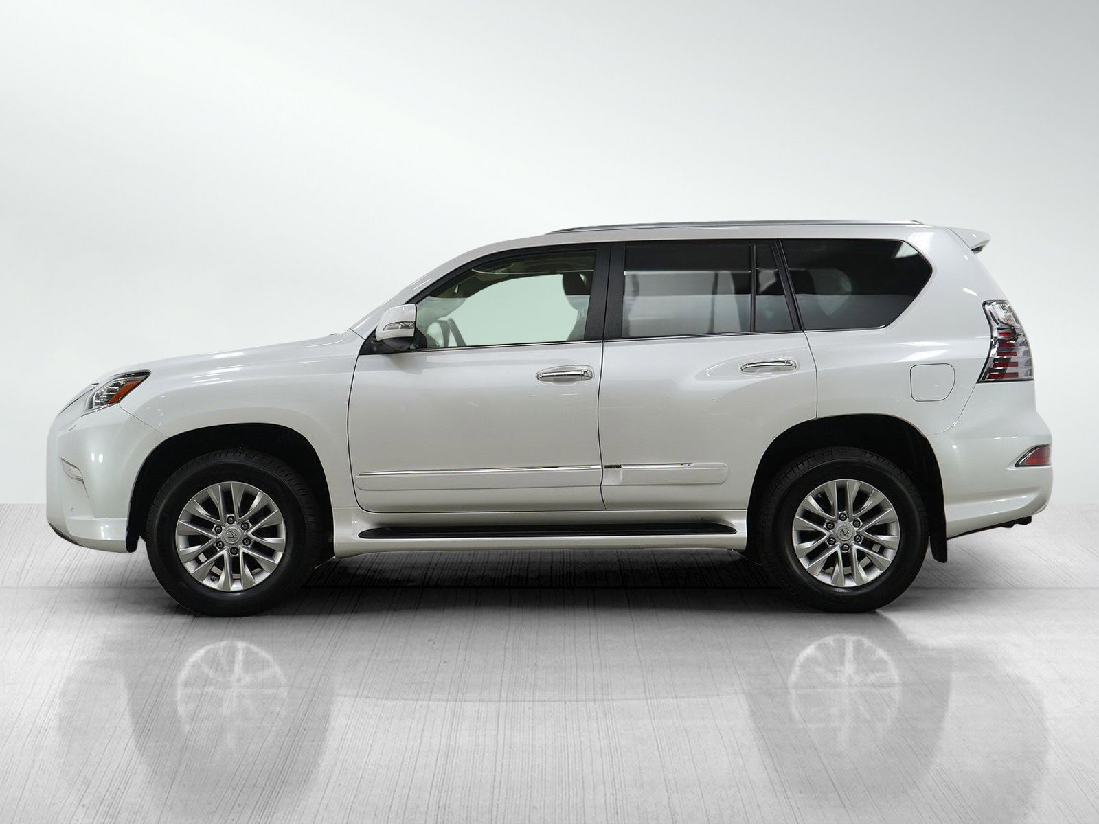 Used 2018 Lexus GX 460 Premium w/ Premium Package image 2
