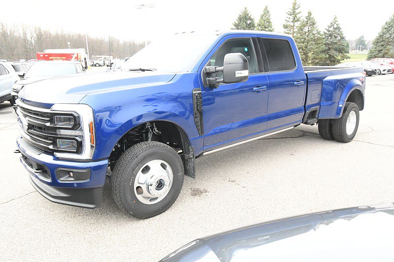 New 2026 Ford F350 Platinum w/ FX4 Off-Road Package AWD/4WD image 3