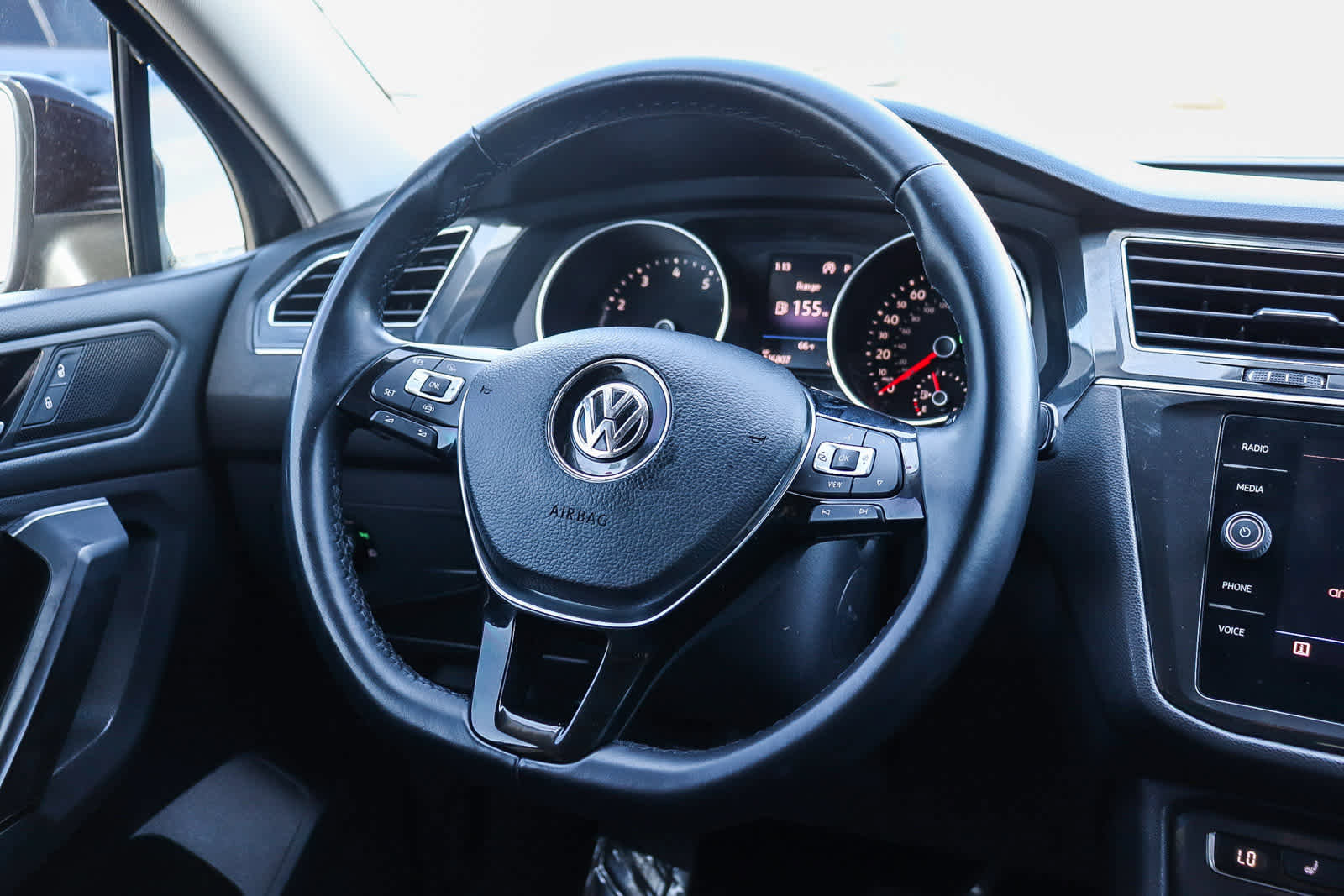 Used 2019 Volkswagen Tiguan SE image 16