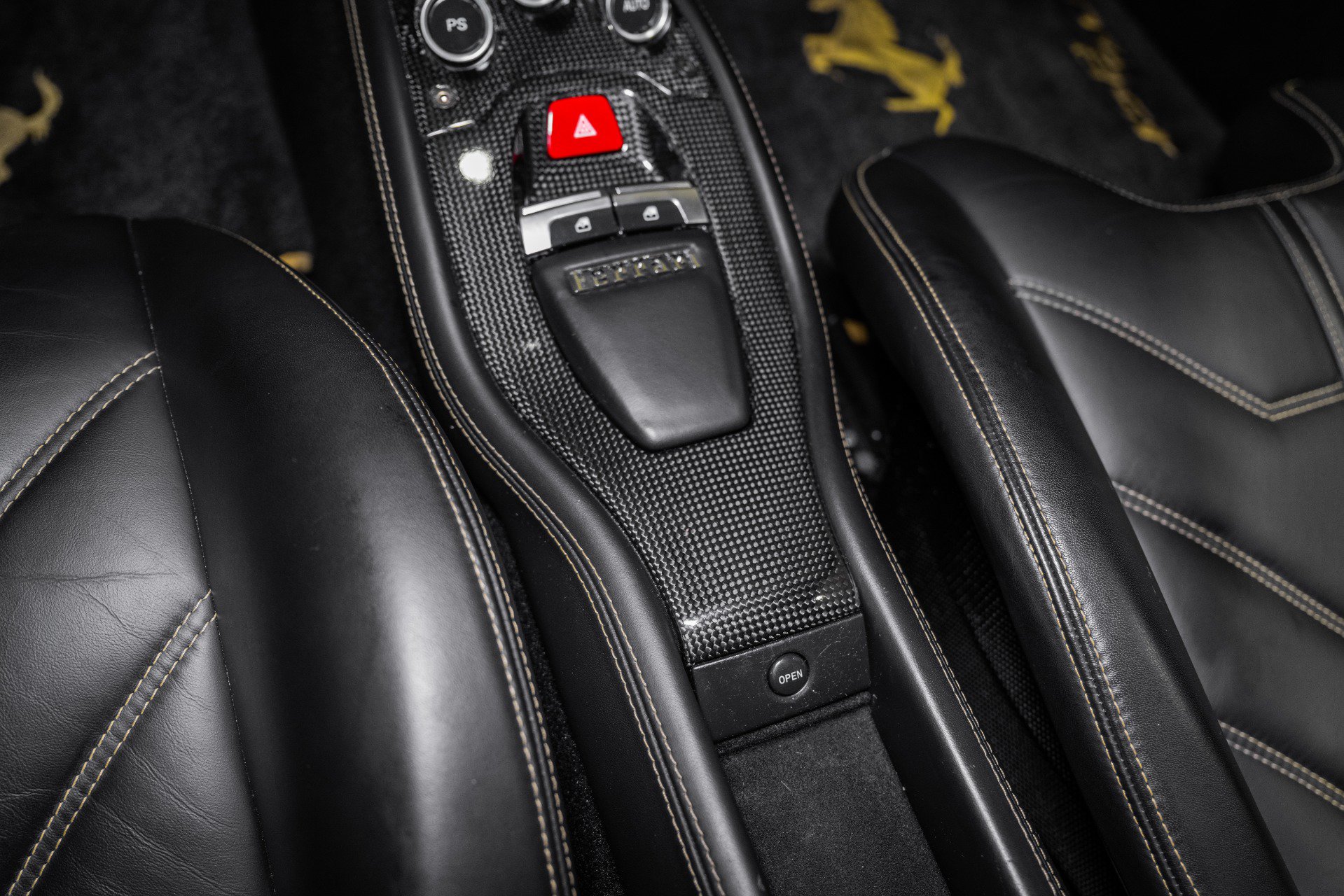 Used 2011 Ferrari 458 Italia Coupe RWD image 41
