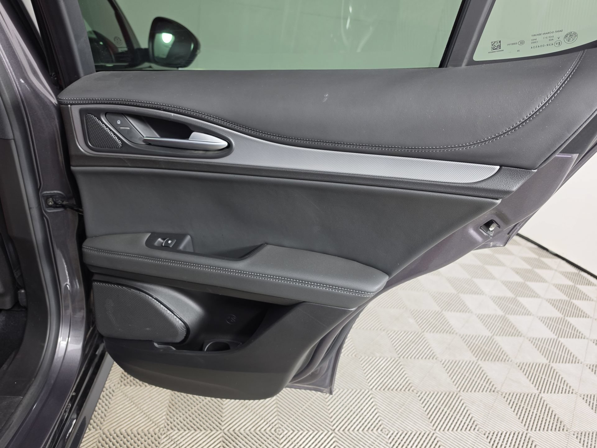 Used 2024 Alfa Romeo Stelvio Veloce AWD/4WD image 43