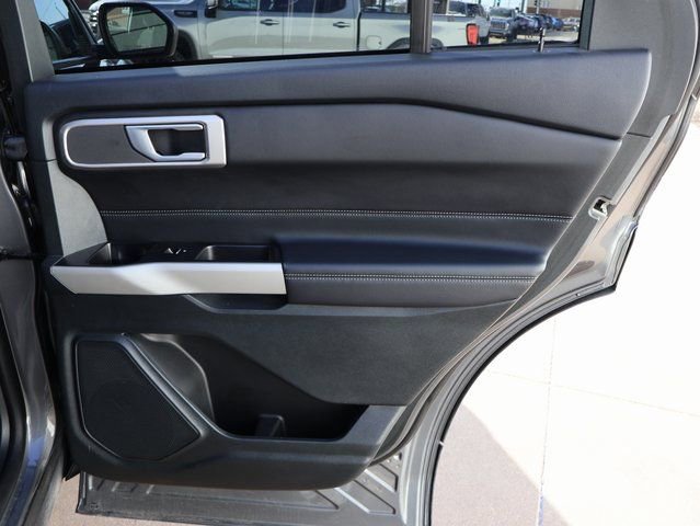 Used 2023 Ford Explorer XLT image 13