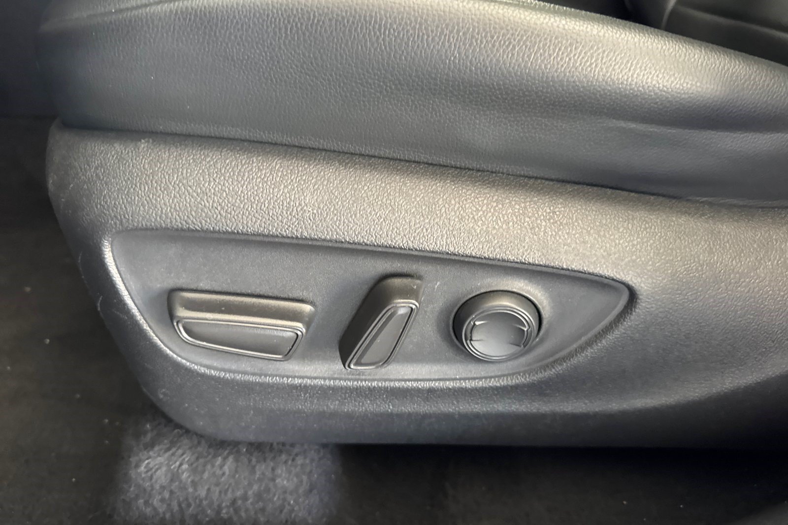 Used 2022 Toyota Highlander XLE AWD/4WD image 15