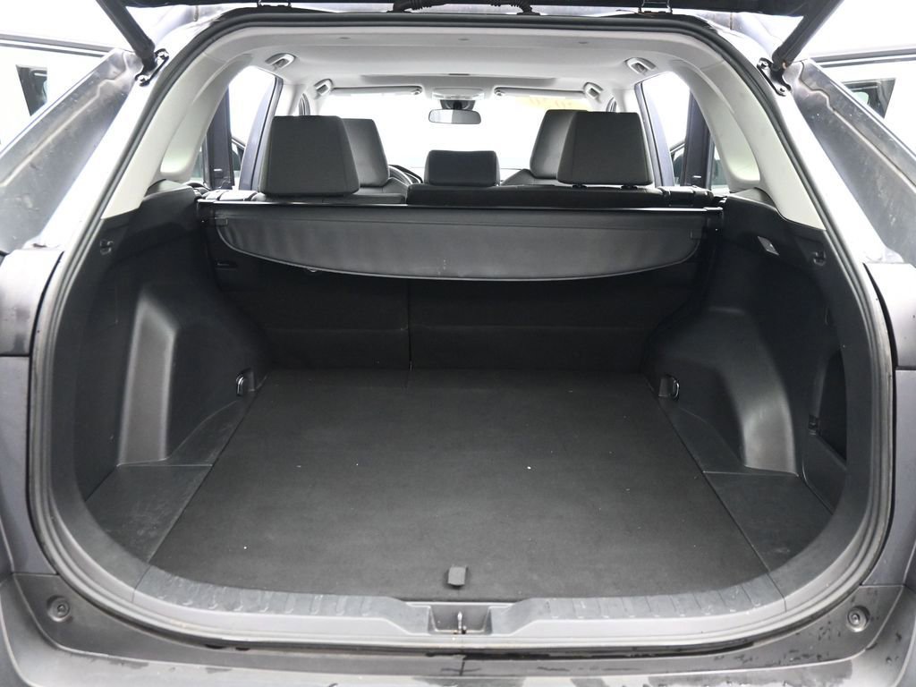Used 2020 Toyota RAV4 XLE w/ Convenience Package FWD image 26