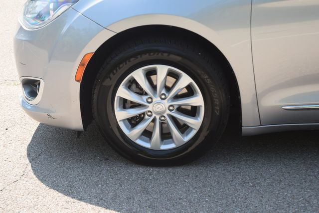 Used 2017 Chrysler Pacifica Touring-L FWD image 27