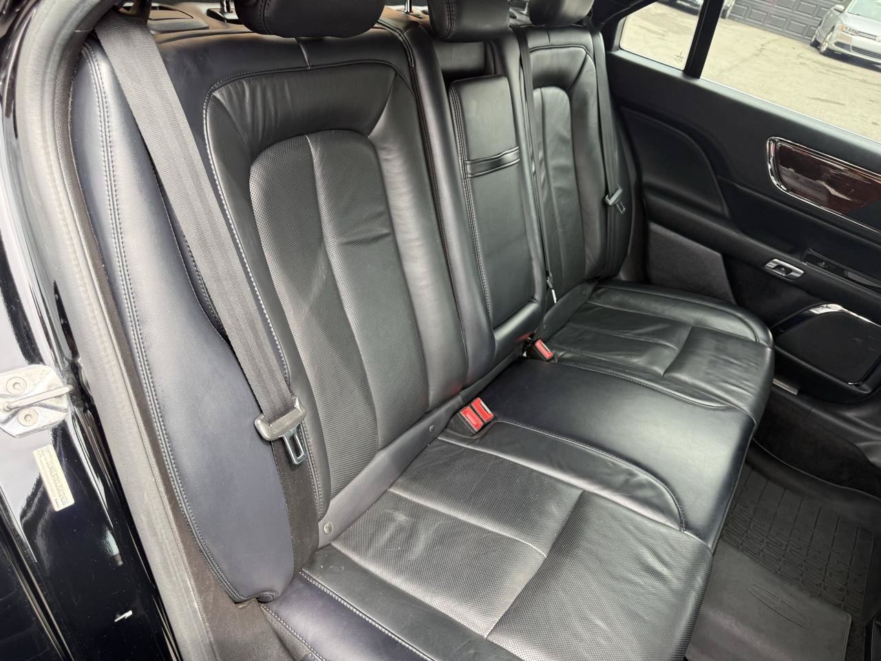 Used 2018 Lincoln Continental Select w/ Continental Climate Package AWD/4WD image 8