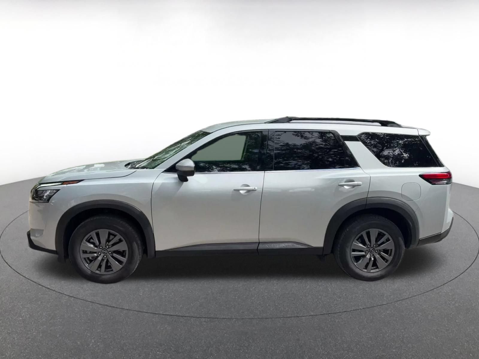 Used 2025 Nissan Pathfinder SV AWD/4WD image 9
