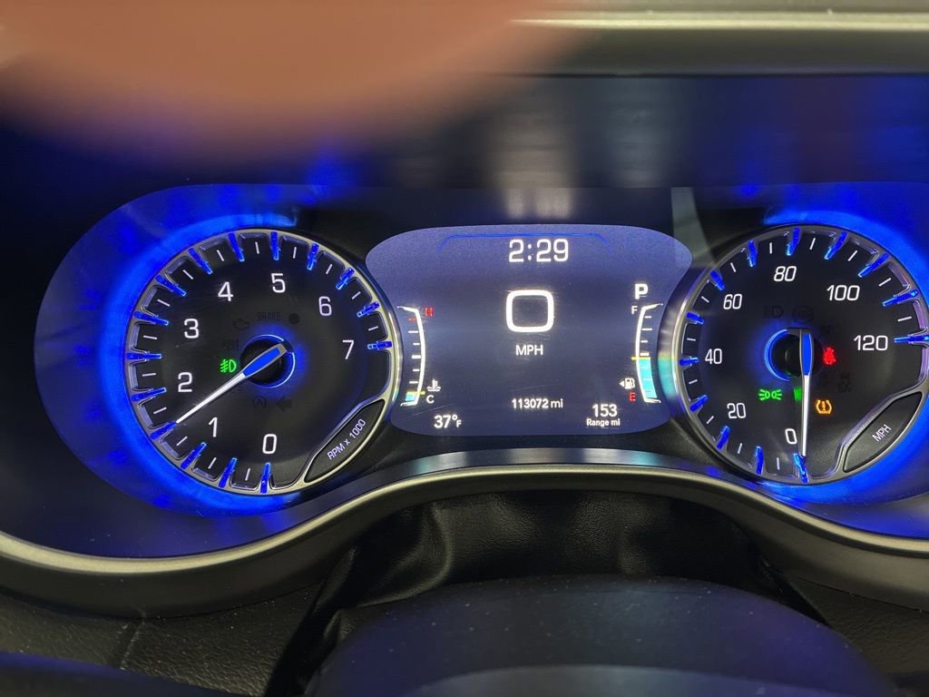 Used 2023 Chrysler Pacifica Touring-L image 8