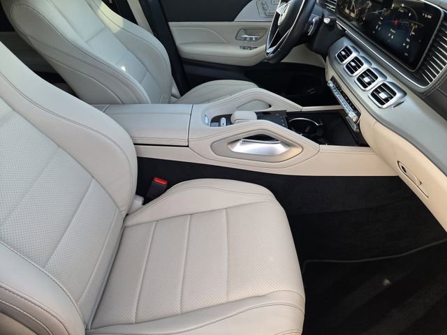 Used 2025 Mercedes-Benz GLS 450 4MATIC image 15