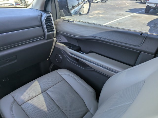 Used 2020 Ford Expedition XLT w/ Equipment Group 202A RWD image 21