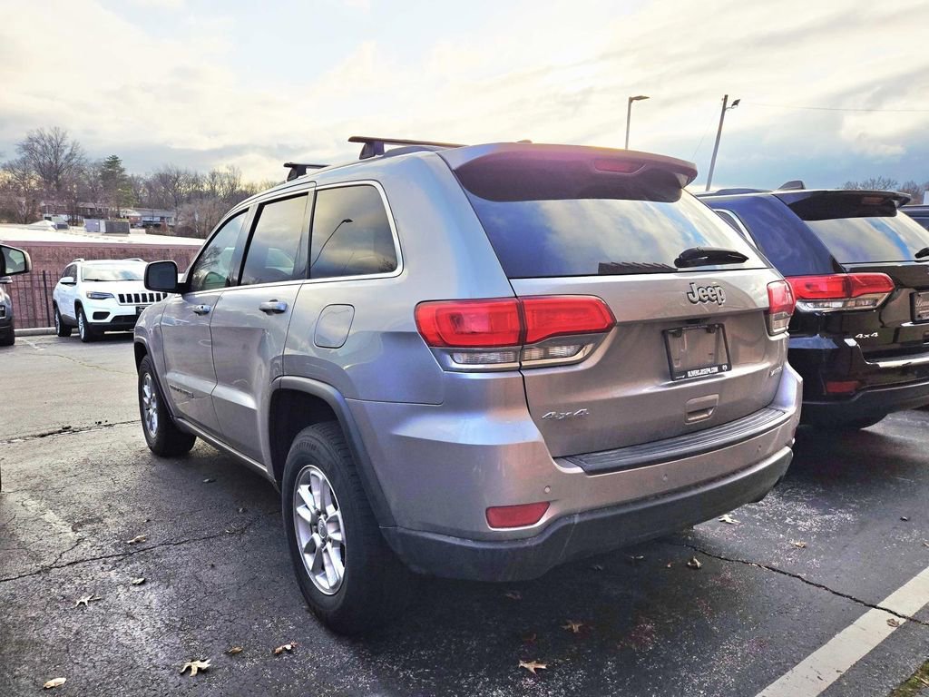 Used 2018 Jeep Grand Cherokee Laredo image 3