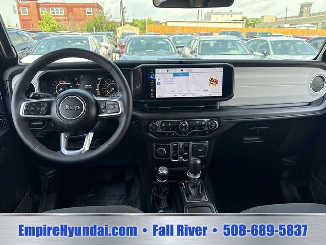 Used 2025 Jeep Wrangler Unlimited Sahara AWD/4WD image 14
