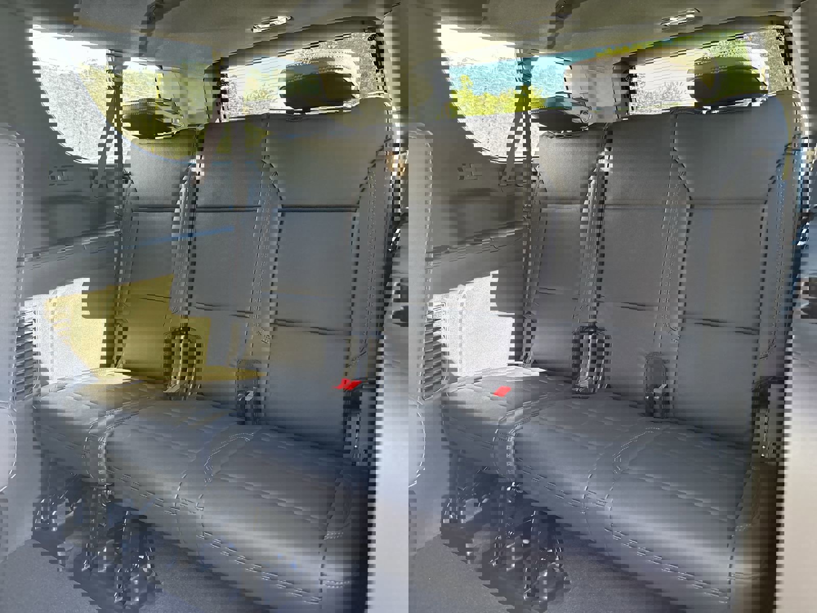 New 2026 Chevrolet Suburban Z71 image 26