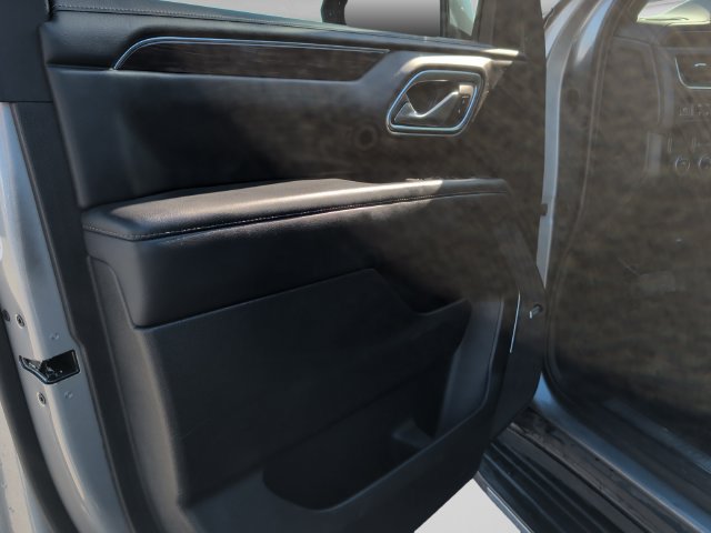 Used 2024 Chevrolet Tahoe LT w/ Luxury Package RWD image 10