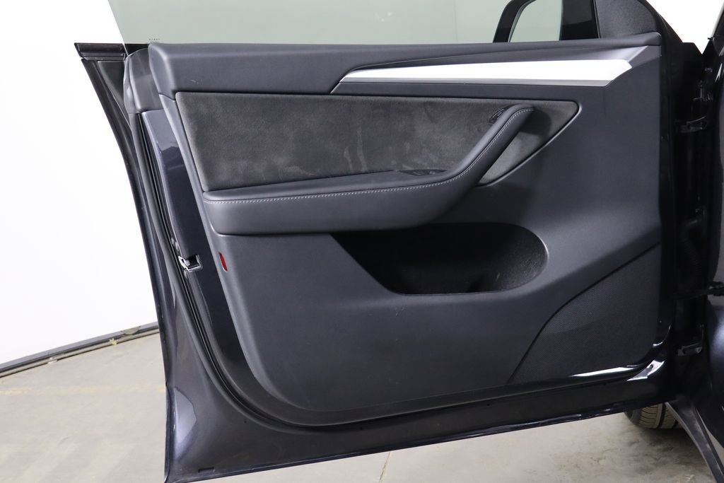Used 2024 Tesla Model Y Long Range RWD image 17
