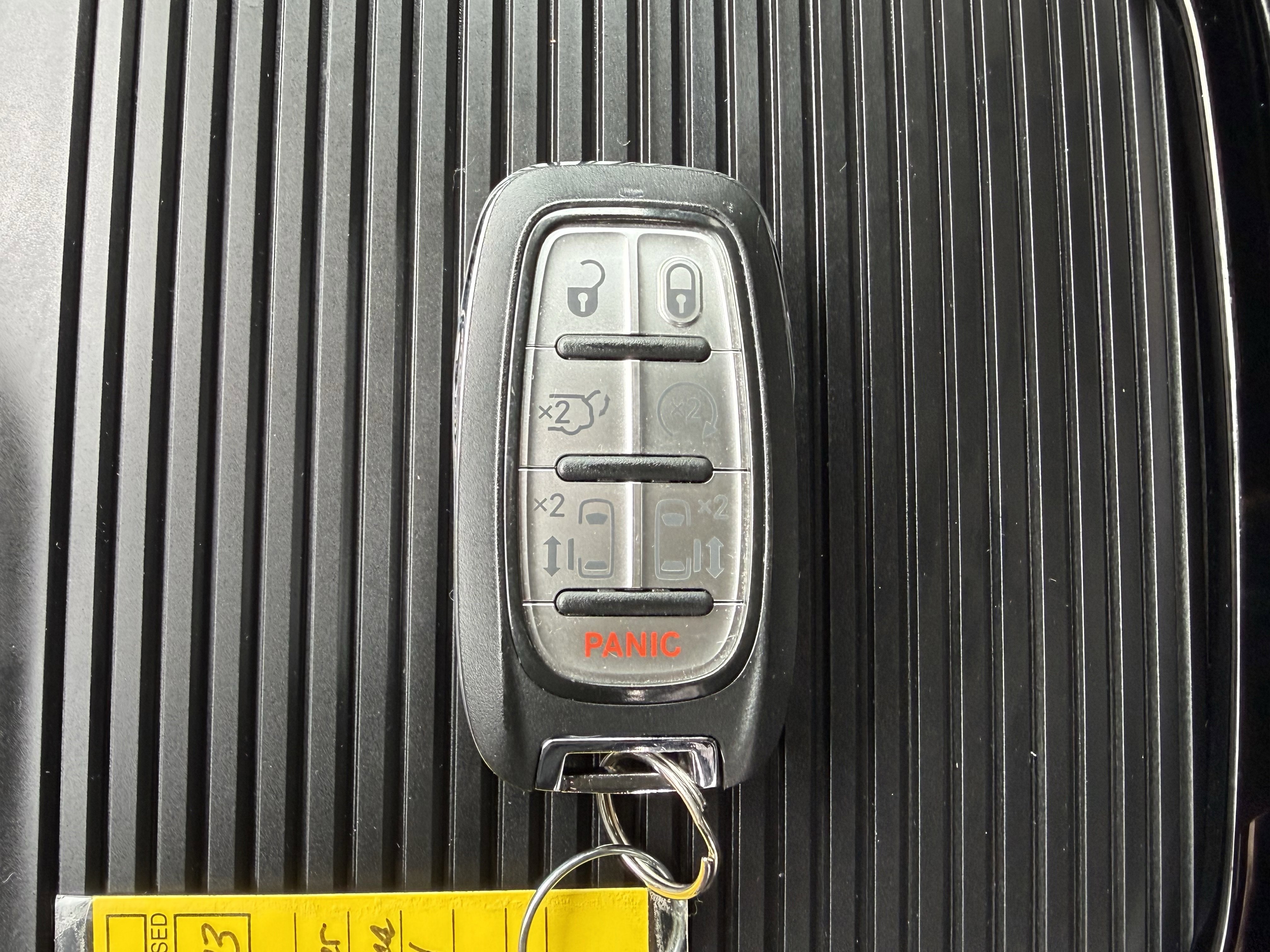 Used 2022 Chrysler Pacifica Limited w/ S Appearance Package image 31