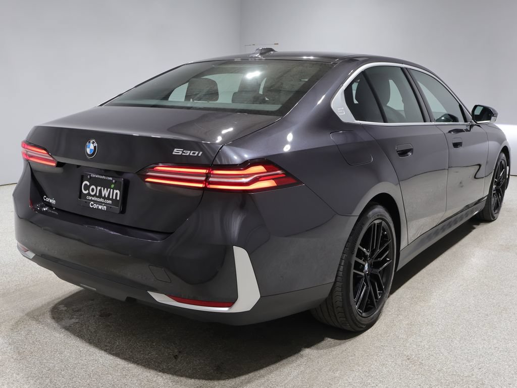 Used 2024 BMW 530i xDrive AWD/4WD image 2