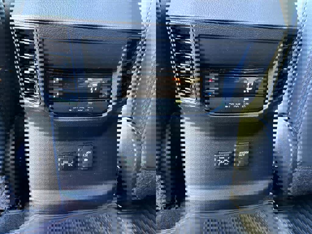 Used 2023 Toyota Sequoia Limited image 9