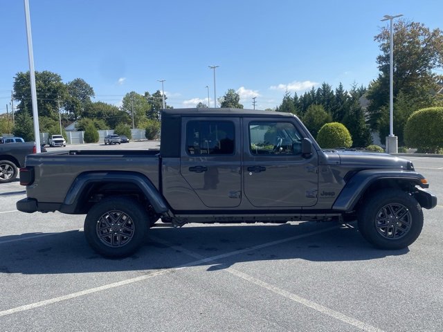 New 2025 Jeep Gladiator Sport image 9
