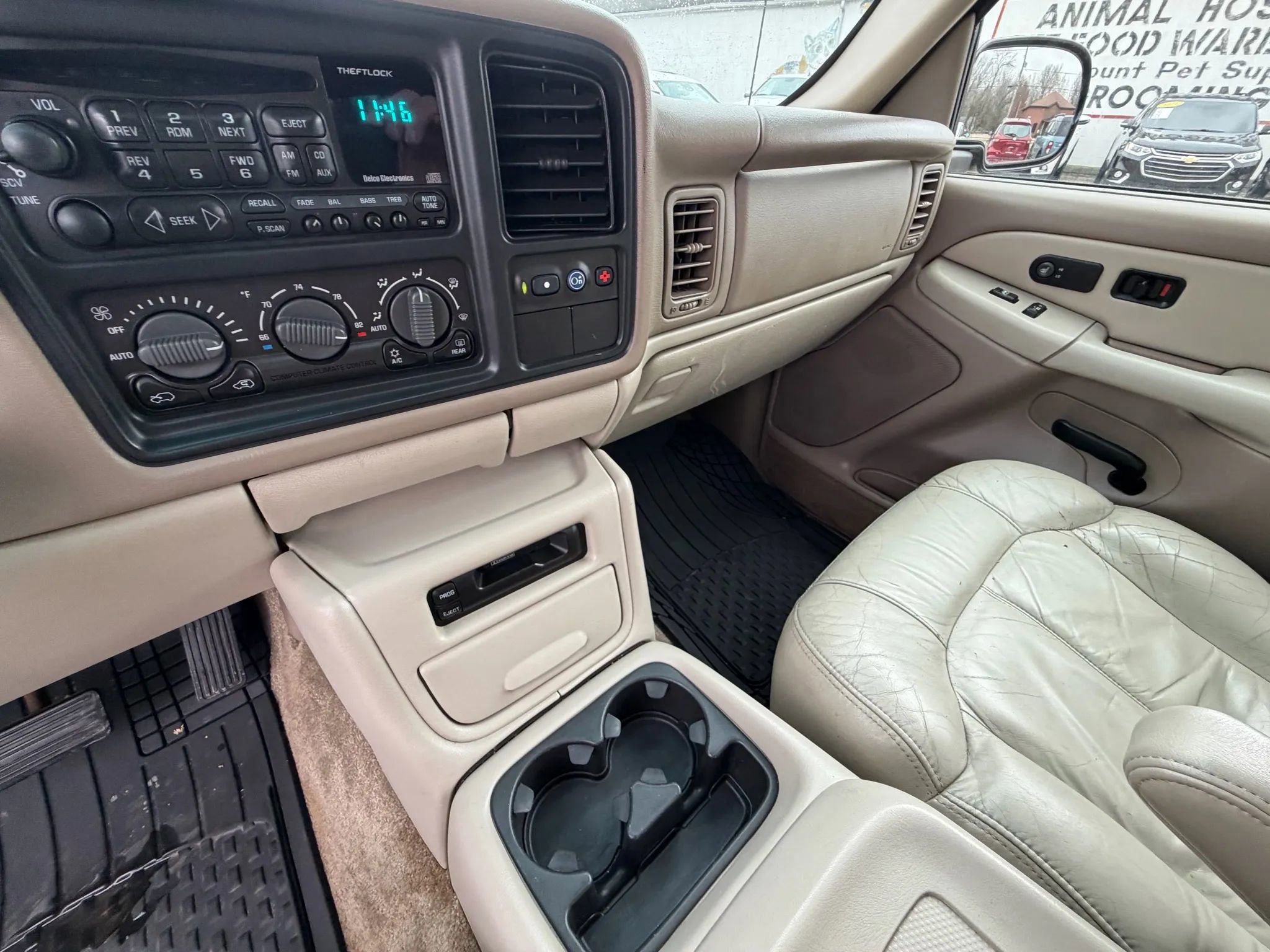 Used 2002 Chevrolet Tahoe LT image 23