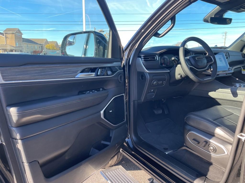 New 2024 Jeep Wagoneer L Series III w/ Premium Group I image 17