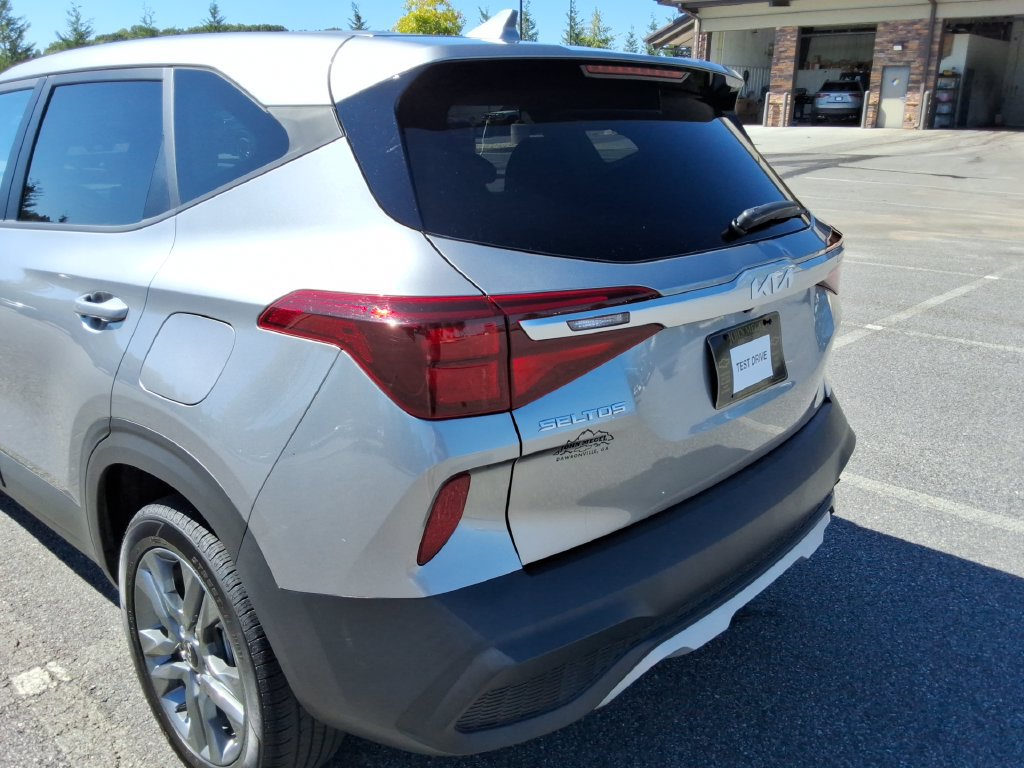 Used 2022 Kia Seltos LX AWD/4WD image 13