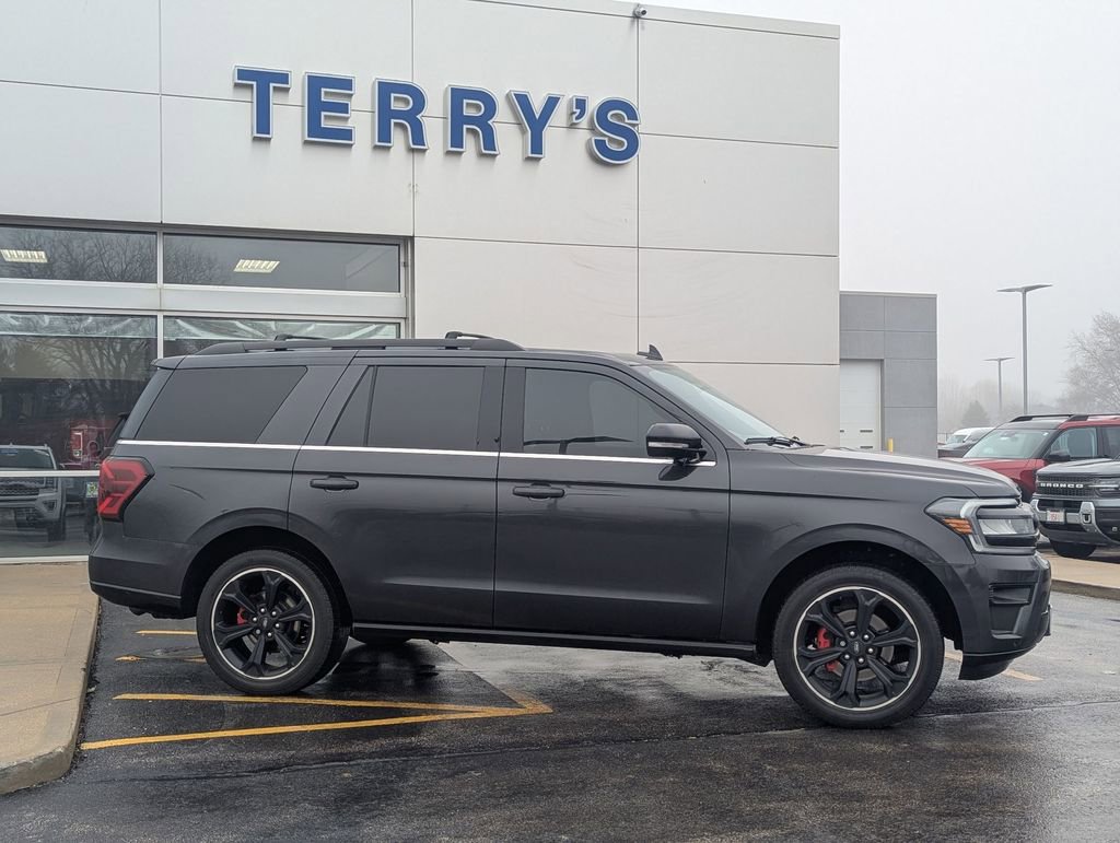Used 2023 Ford Expedition Limited image 2