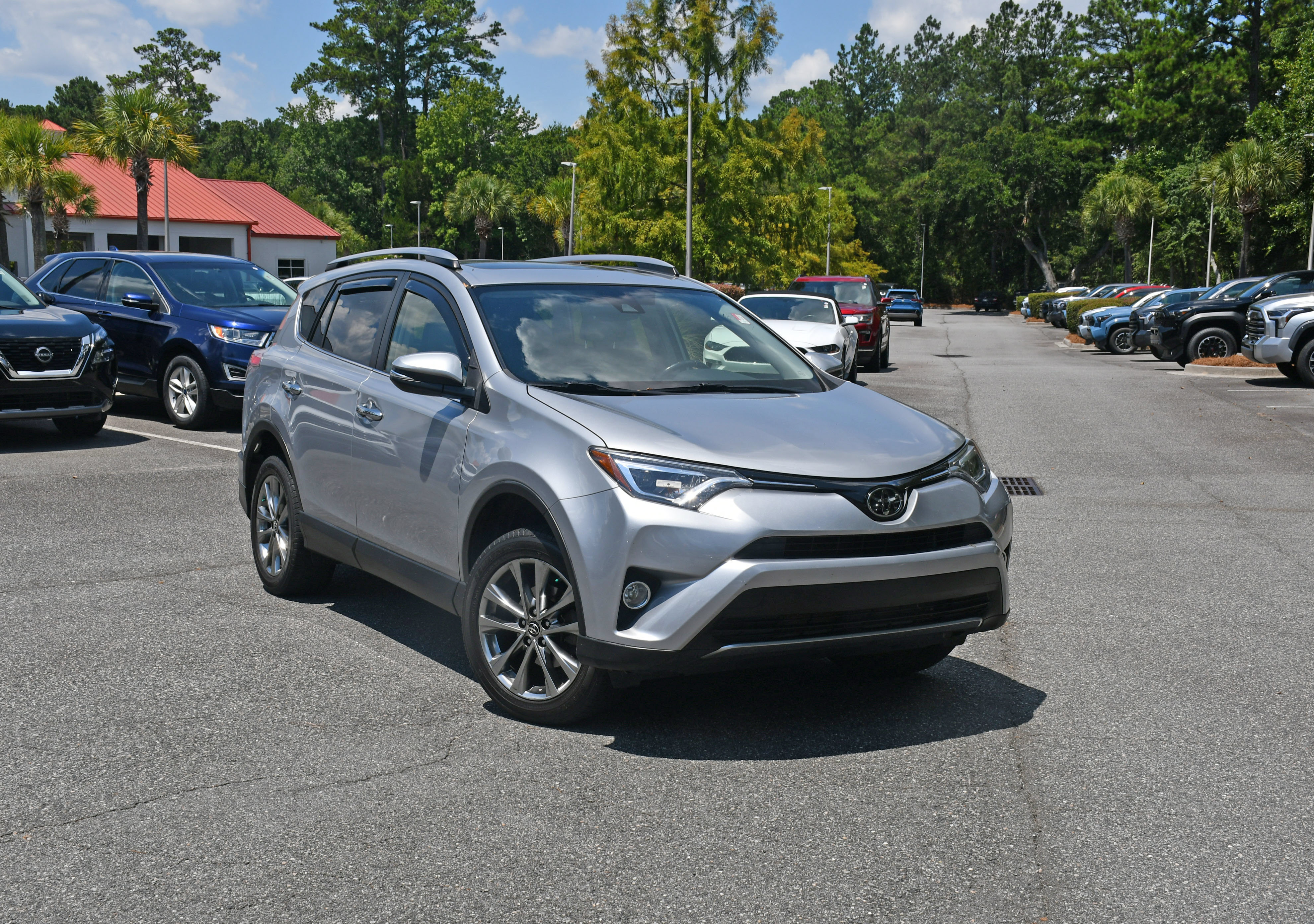 Used 2018 Toyota RAV4 Limited FWD image 6