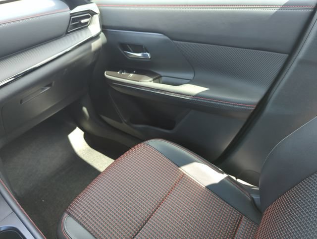 Used 2026 Nissan Kicks SR FWD image 27