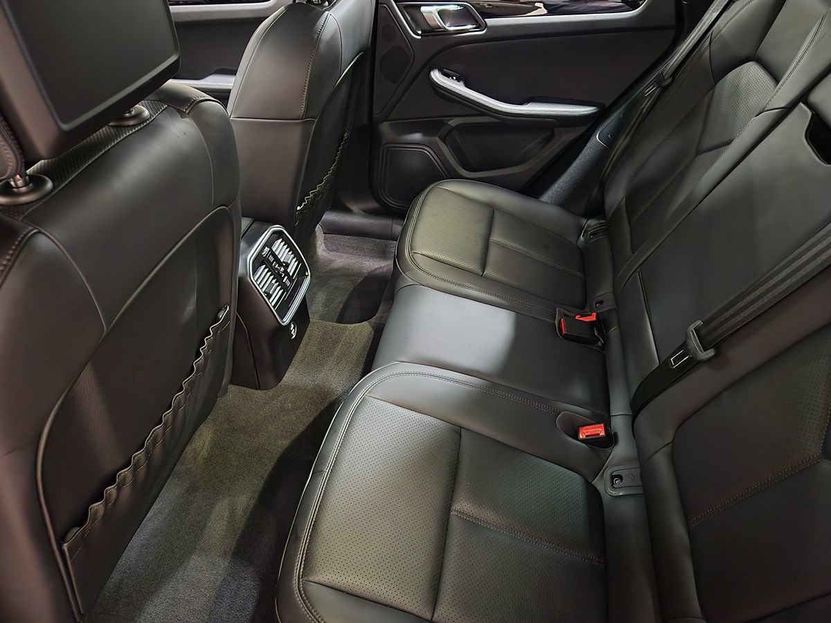Used 2023 Porsche Macan AWD/4WD image 51