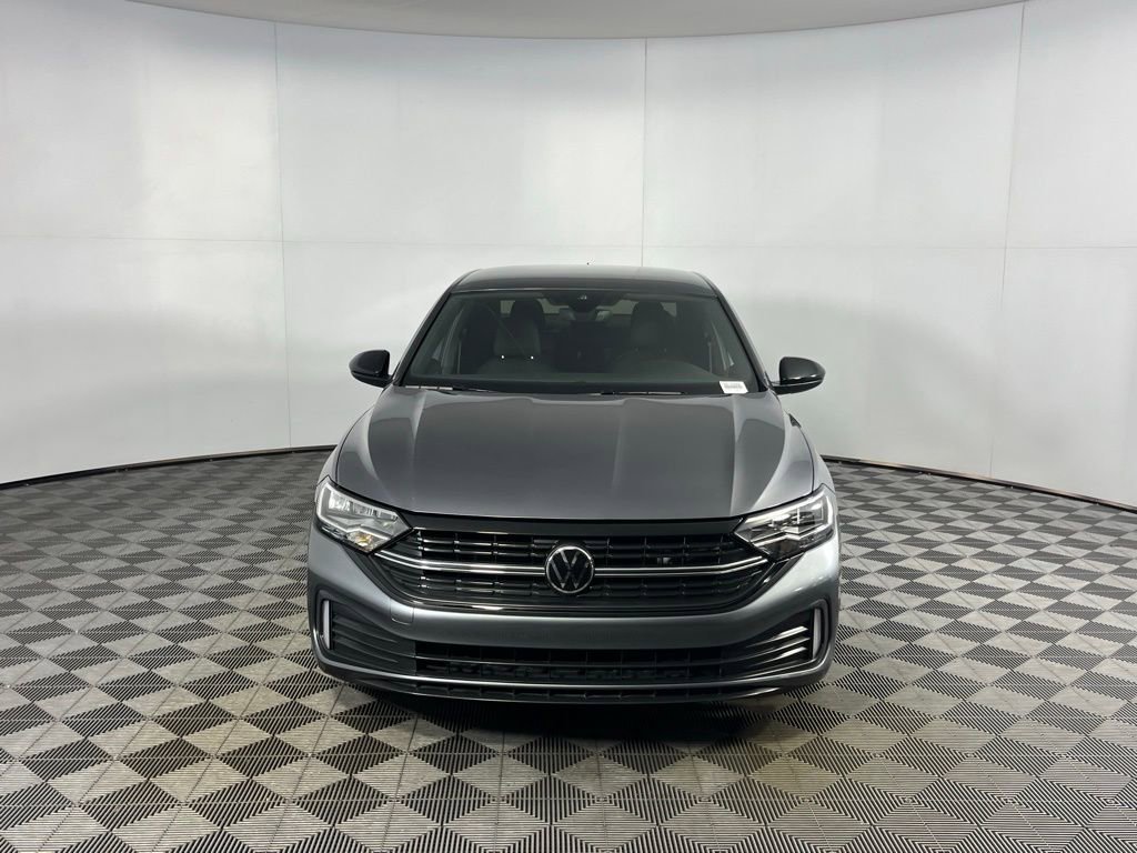 Used 2024 Volkswagen Jetta Sport image 5