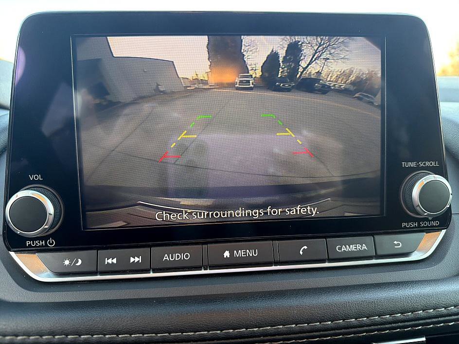 Used 2023 Nissan Rogue SV image 16