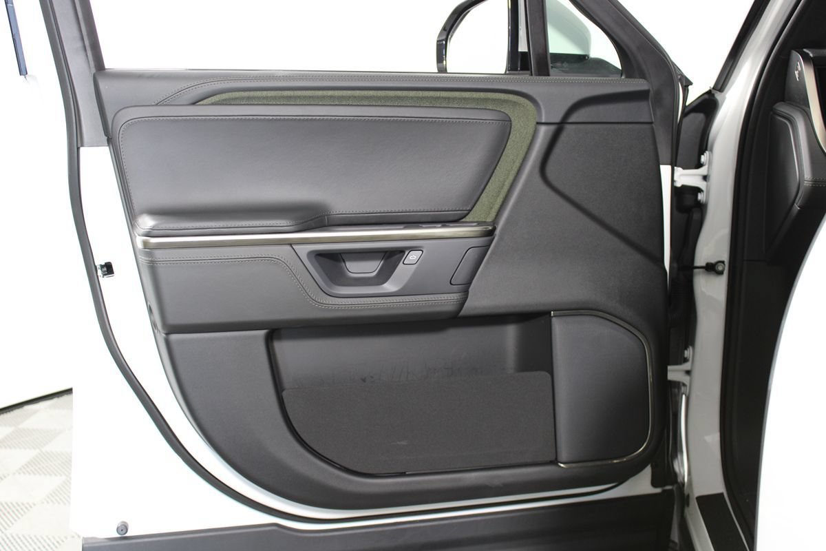 Used 2025 Rivian R1S Adventure Dual AWD/4WD image 30