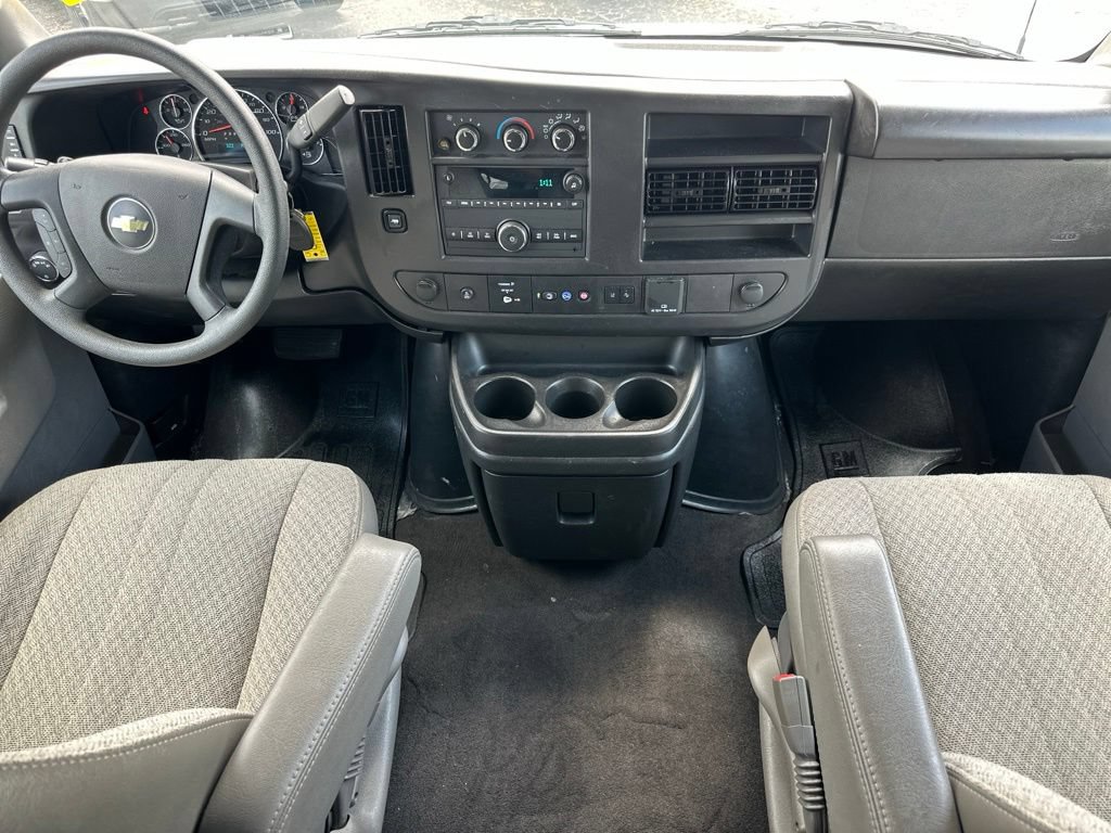 Used 2025 Chevrolet Express 3500 LT w/ LT Preferred Equipment Group RWD image 3