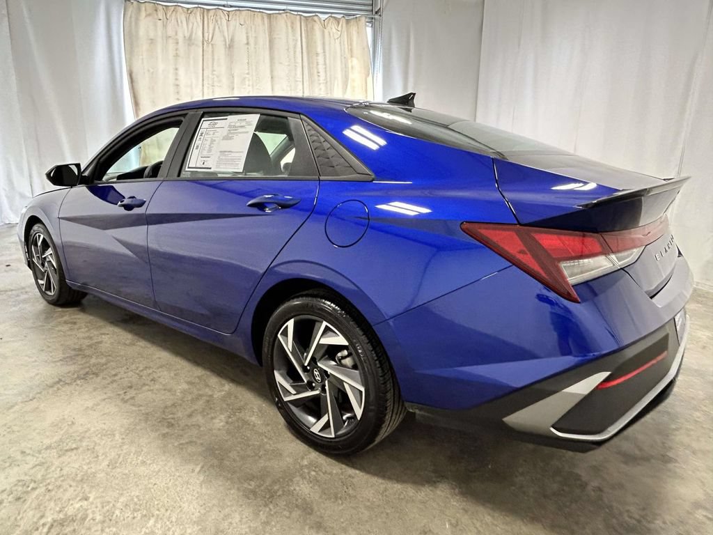 Certified 2025 Hyundai Elantra Sport FWD image 4