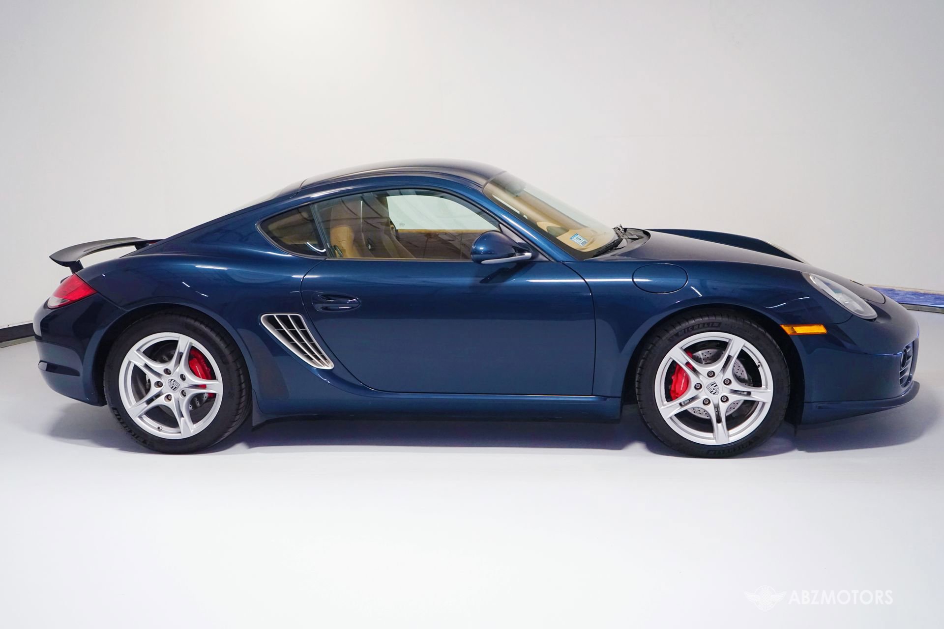 Used 2010 Porsche Cayman S image 3