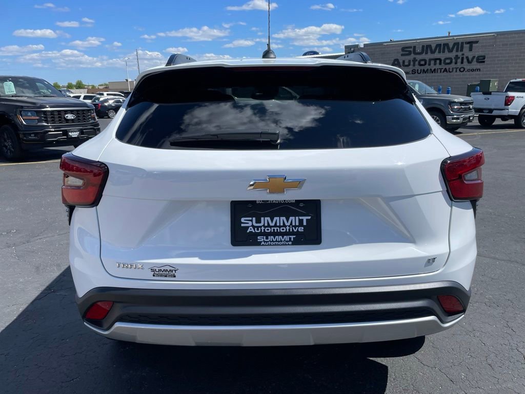 Used 2025 Chevrolet Trax LT FWD image 27