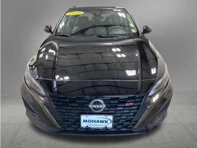 Used 2023 Nissan Altima 2.0 SR FWD image 9