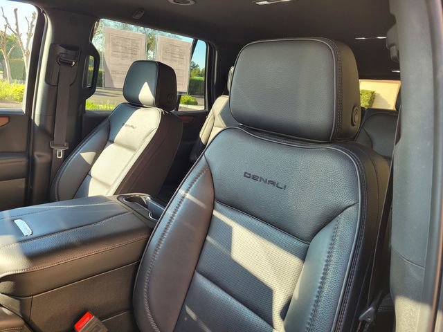 Used 2025 GMC Yukon Denali image 13
