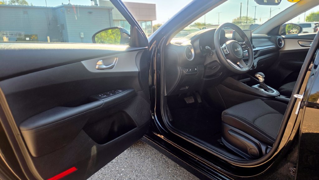Used 2023 Kia Forte LXS w/ LXS Technology Package FWD image 10